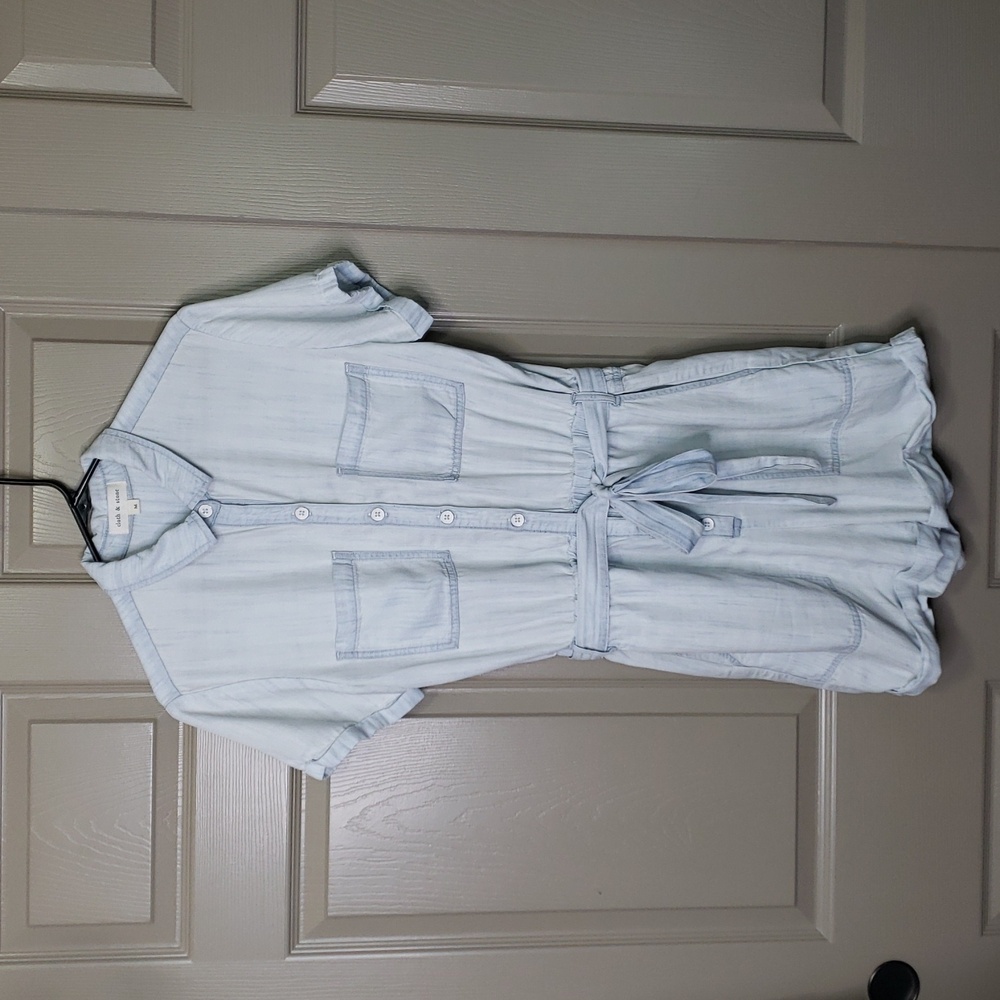 Cloth & Stone light wash button front short sleeve romper size medium